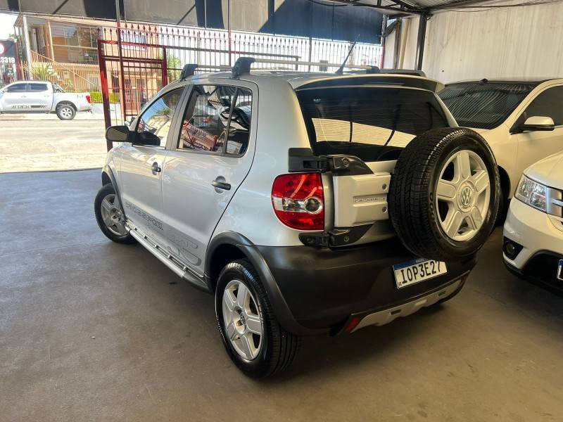 VOLKSWAGEN - CROSSFOX - 2008/2008 - Prata - R$ 32.900,00