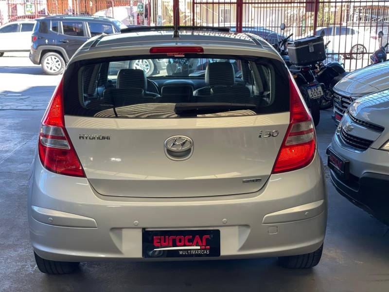 HYUNDAI - I30 - 2011/2012 - Prata - R$ 51.900,00