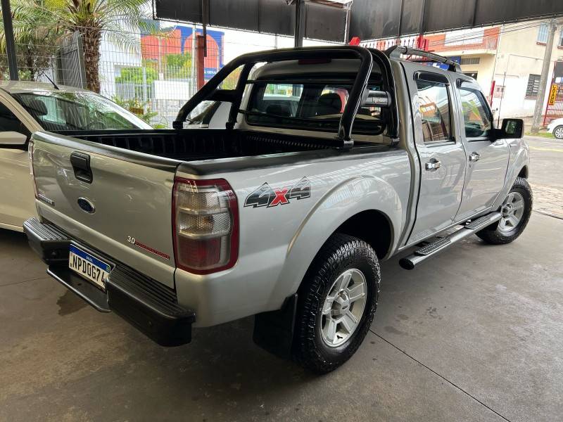 FORD - RANGER - 2011/2011 - Prata - R$ 69.900,00