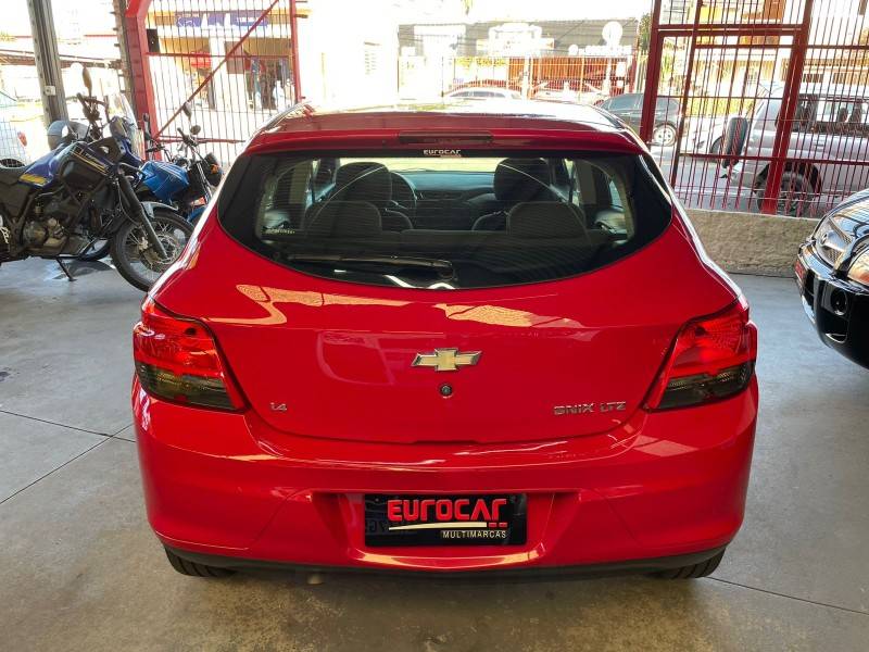 CHEVROLET - ONIX - 2012/2013 - Vermelha - R$ 47.900,00