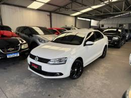 VOLKSWAGEN - JETTA - 2012/2012 - Branca - R$ 50.900,00