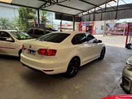 VOLKSWAGEN - JETTA - 2012/2012 - Branca - R$ 50.900,00