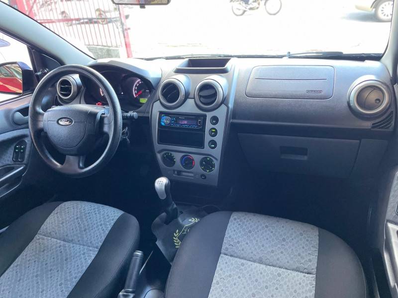 FORD - FIESTA - 2014/2014 - Preta - R$ 33.900,00