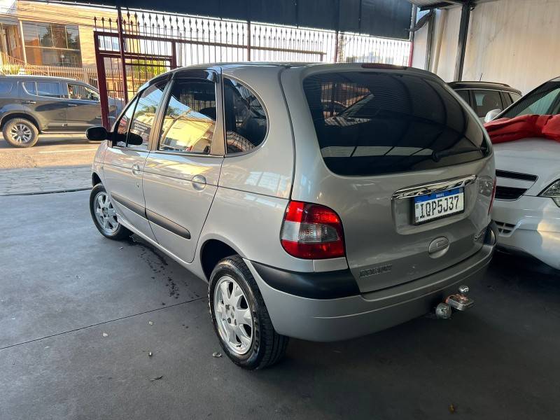 RENAULT - SCÉNIC - 2010/2010 - Prata - R$ 26.900,00