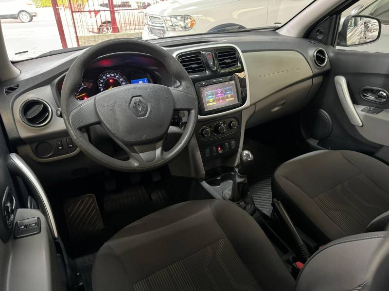 RENAULT - LOGAN - 2018/2019 - Prata - R$ 46.900,00