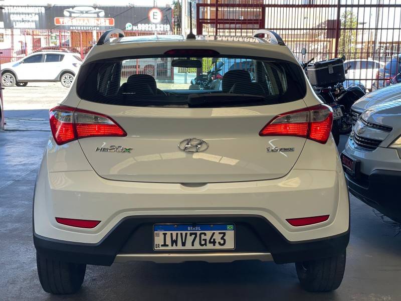 HYUNDAI - HB20X - 2015/2015 - Branca - R$ 55.900,00