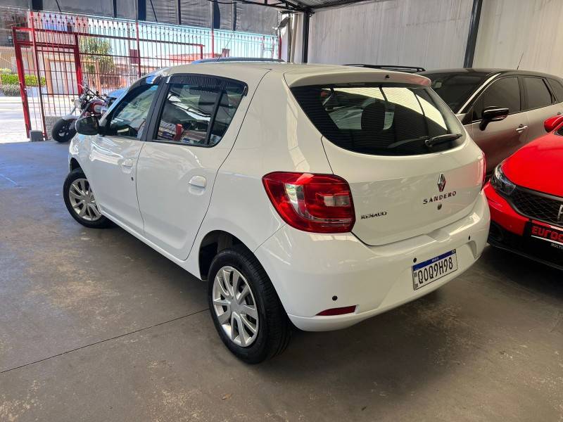 RENAULT - SANDERO - 2018/2019 - Branca - R$ 43.900,00