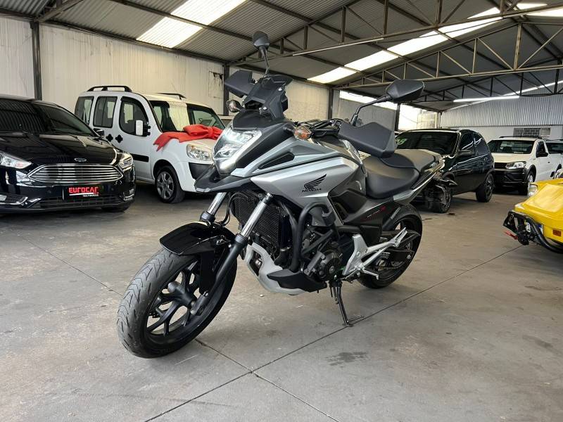 HONDA - NC 750X - 2016/2016 - Prata - R$ 39.900,00