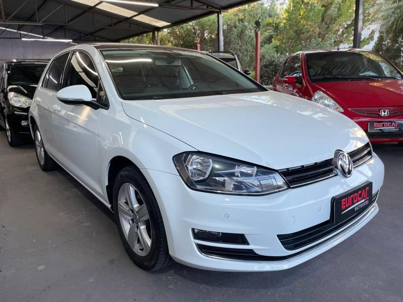 VOLKSWAGEN - GOLF - 2013/2014 - Branca - R$ 77.900,00