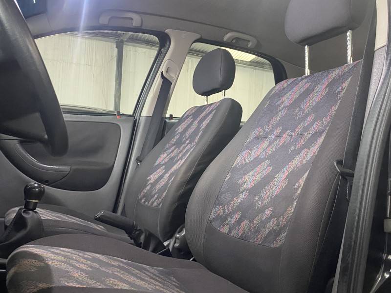 CHEVROLET - CORSA - 2003/2003 - Preta - R$ 19.900,00