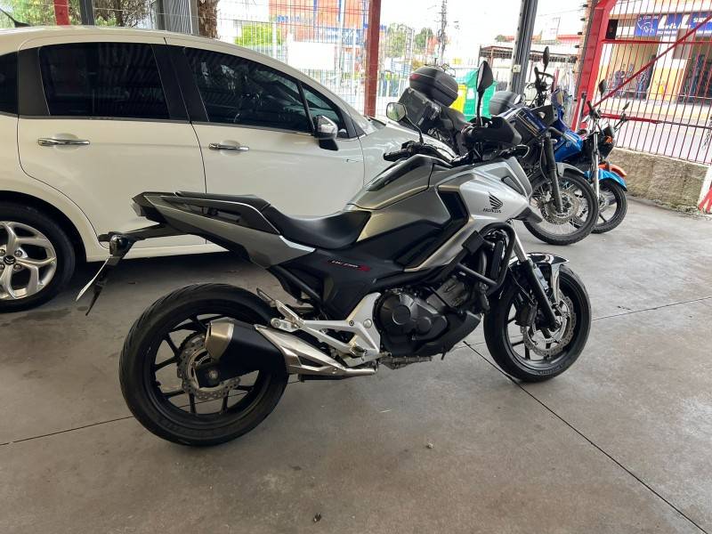 HONDA - NC 750X - 2016/2016 - Prata - R$ 39.900,00