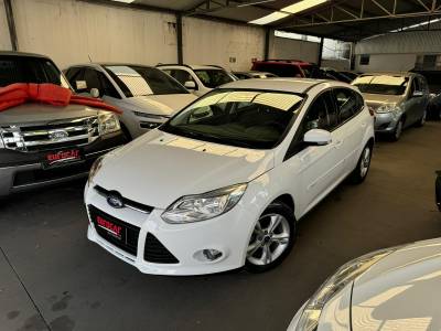 FORD - FOCUS - 2015/2015 - Branca - R$ 55.900,00