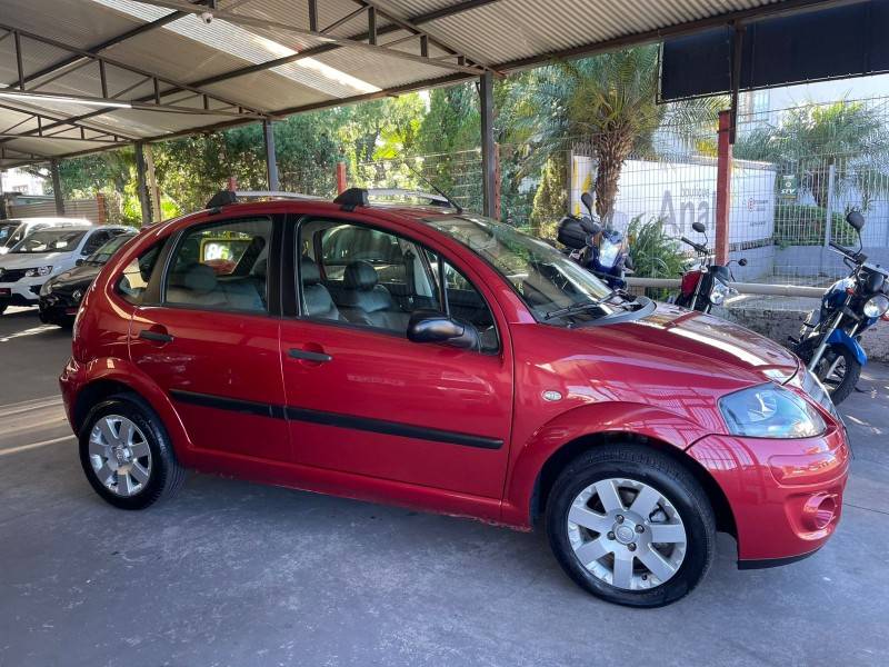 CITROËN - C3 - 2011/2012 - Vermelha - R$ 27.900,00