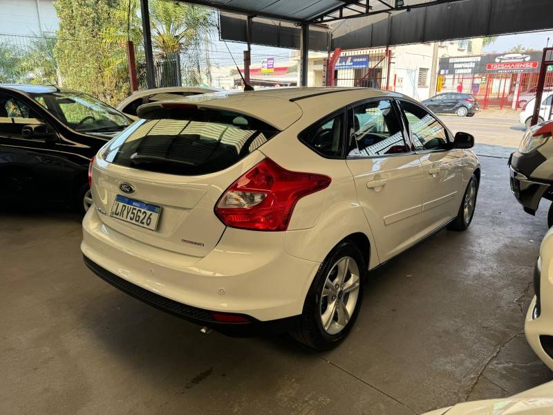 FORD - FOCUS - 2015/2015 - Branca - R$ 56.900,00