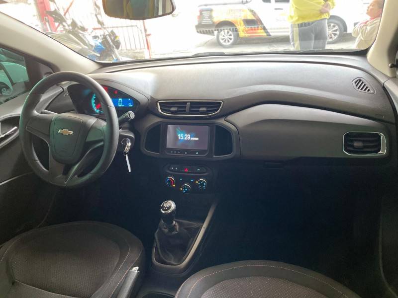 CHEVROLET - ONIX - 2014/2015 - Branca - R$ 49.900,00