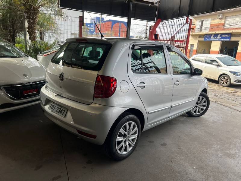 VOLKSWAGEN - FOX - 2010/2010 - Prata - R$ 29.900,00