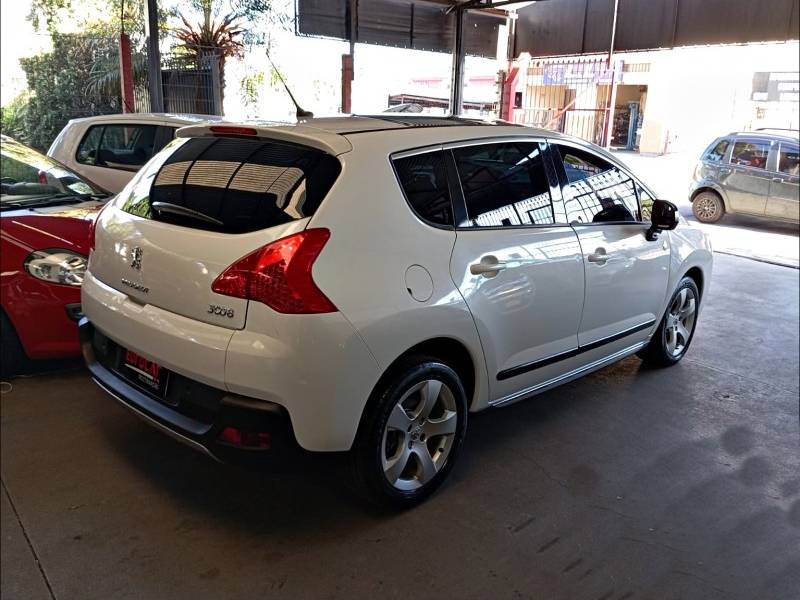 PEUGEOT - 3008 - 2013/2014 - Branca - R$ 45.900,00