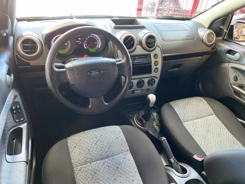 FORD - FIESTA - 2014/2014 - Preta - R$ 33.900,00