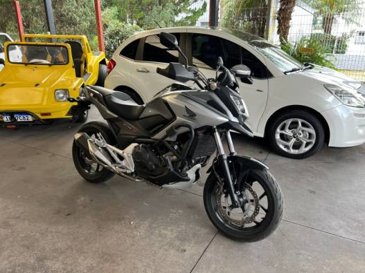 HONDA - NC 750X - 2016/2016 - Prata - R$ 39.900,00