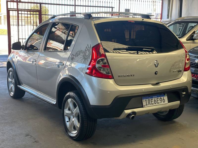 RENAULT - SANDERO - 2010/2011 - Prata - R$ 36.900,00