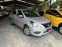 NISSAN - VERSA - 2017/2018 - Prata - R$ 42.900,00