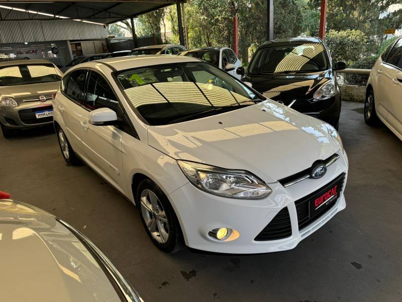 FORD - FOCUS - 2015/2015 - Branca - R$ 56.900,00