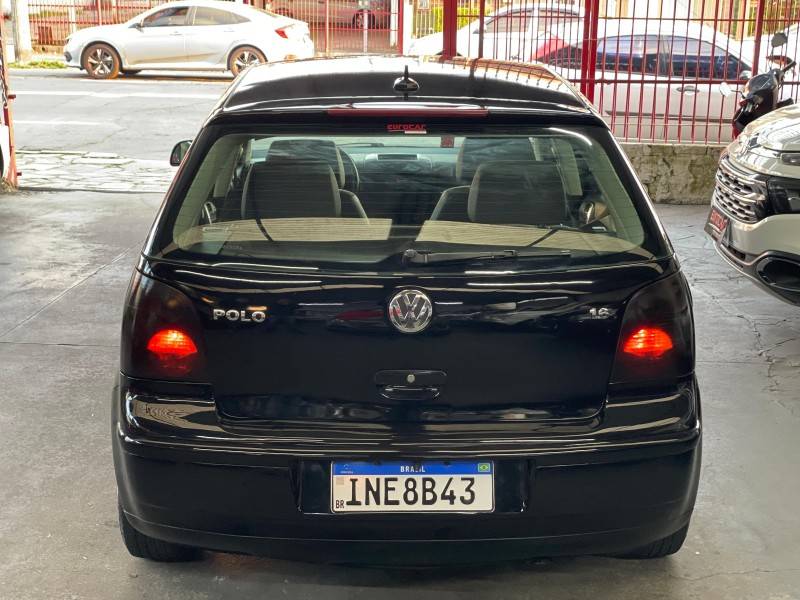 VOLKSWAGEN - POLO - 2005/2006 - Preta - R$ 29.900,00