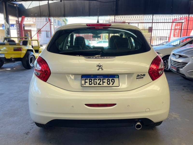 PEUGEOT - 208 - 2014/2015 - Branca - R$ 50.900,00